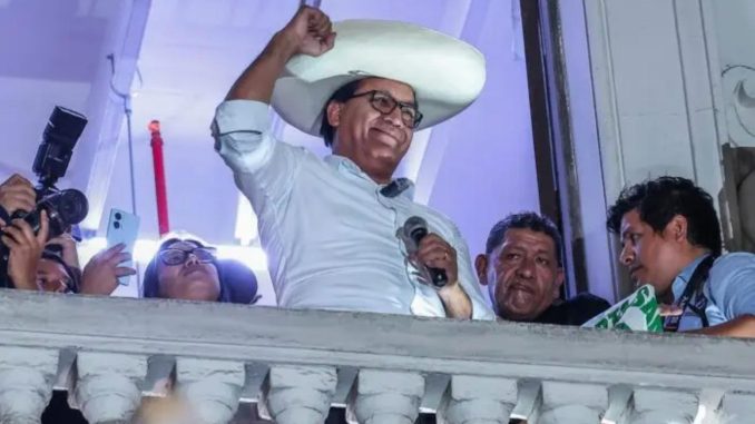 Sánchez aventaja con 44,522 votos a Fujimori con el 95 % de las boletas contadas en Perú