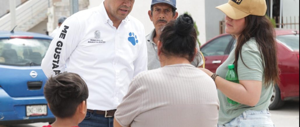 Leo Montañez dialogó con habitantes de Hacienda San Marcos