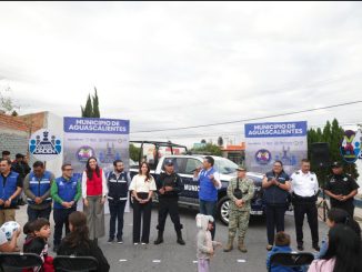 Entrega Leo Montañez nueva patrulla para fraccionamiento Mirador de las Culturas