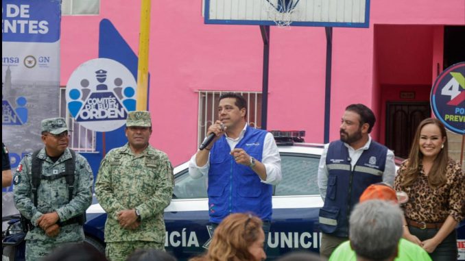 Leo Montañez entregó patrullas para los fraccionamiento Ojo de Agua y México para seguridad de las familias