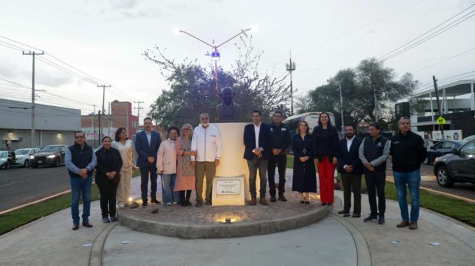 Entrega Leo Montañez rehabilitación de camellón en la avenida Mahatma Gandhi