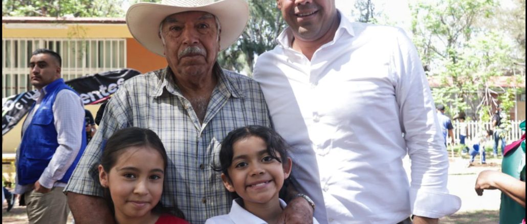 Encabeza Leo Montañez Jornada de Reforestación en la Primaria Saturnino Herrán