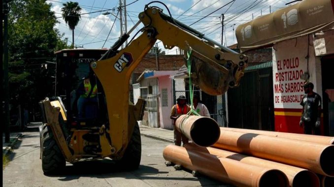 Leo Montañez fortalece sistema de drenaje sanitario en Pilar Blanco