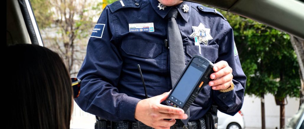 Conductores ya pueden pagar infracciones con Tarjeta de manera inmediata ante Policía Vial