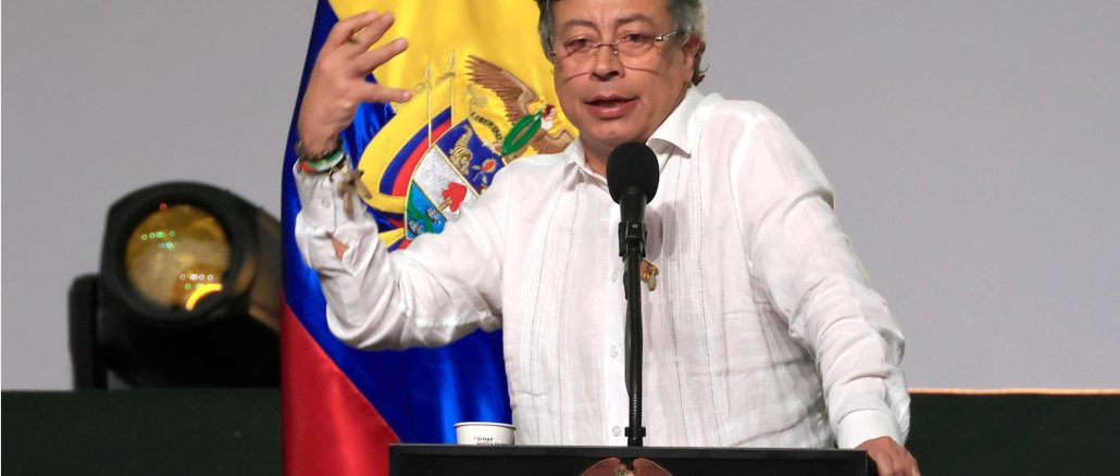 Petro denuncia "muchas irregularidades" en reñida segunda vuelta en Colombia
