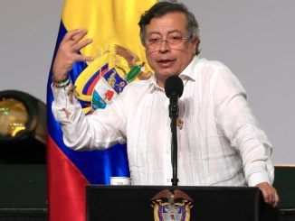 Petro denuncia "muchas irregularidades" en reñida segunda vuelta en Colombia
