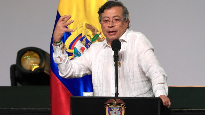 Petro denuncia "muchas irregularidades" en reñida segunda vuelta en Colombia