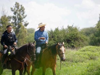 Realiza Leo Montañez recorrido en La Pona con la Policía Montada