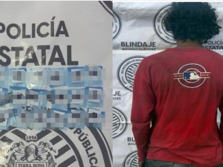 Policías del Mando Coordinado detienen en el Municipio de Cosío a sujeto en poder de 21 envoltorios que contenían sustancia granulada