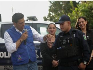 Entrega Leo Montañez patrulla para reforzar la Seguridad en Bajío y Villa de las Palmas