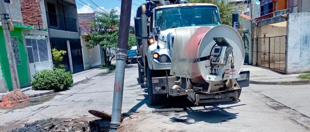 Leo Montañez fortalece servi cio de alcantarillado sanitario en beneficio de familias del fraccionamiento José López Portillo