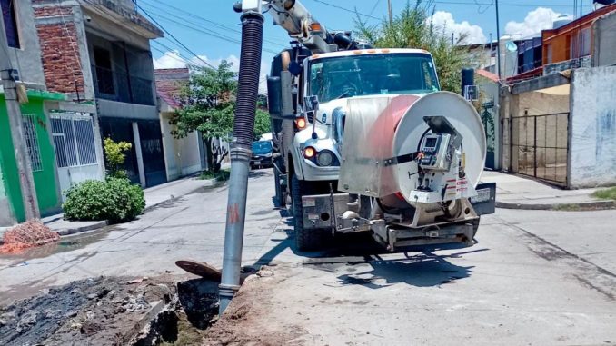 Leo Montañez fortalece servi cio de alcantarillado sanitario en beneficio de familias del fraccionamiento José López Portillo