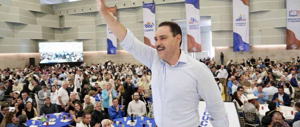 Miles de personas participan en el Foro ¿Qué dice Aguascalientes? encabezado por Toño Martín del Campo