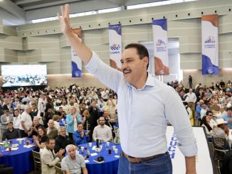 Miles de personas participan en el Foro ¿Qué dice Aguascalientes? encabezado por Toño Martín del Campo