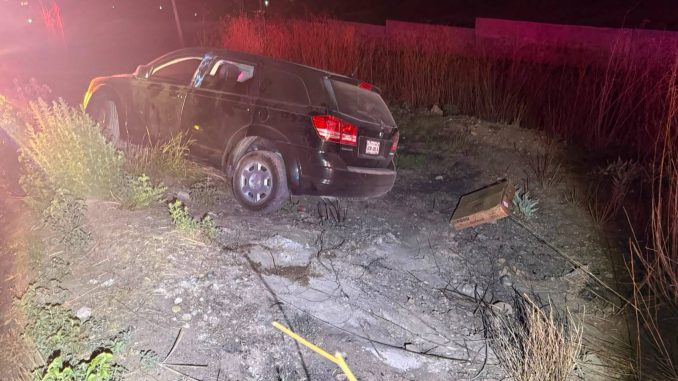Policías Estatales intervienen accidente tipo salida de camino en la carretera a la comunidad Norias de Ojocaliente
