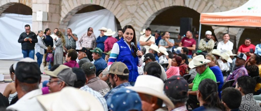 Gobernadora Tere Jiménez lleva apoyos al campo para impulsar mejores cosechas