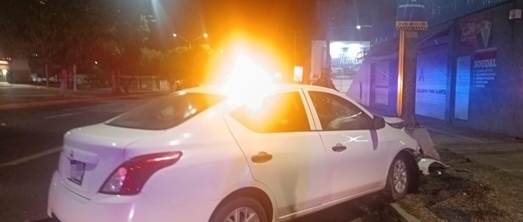 Policía Vial atiende choque contra objeto fijo en Av. Convención de 1914