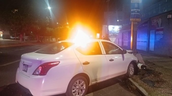 Policía Vial atiende choque contra objeto fijo en Av. Convención de 1914