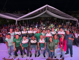 Con gran éxito se llevó a cabo la convivencia y firma de autógrafos con los jugadores del Duelo de Leyendas.