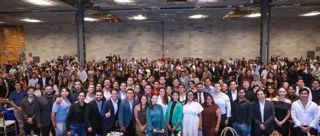 Gobernadora Tere Jiménez se reúnen con jóvenes, escucha sus inquietudes y refrenda su compromiso de generar más y mejores oportunidades para su desarrollo