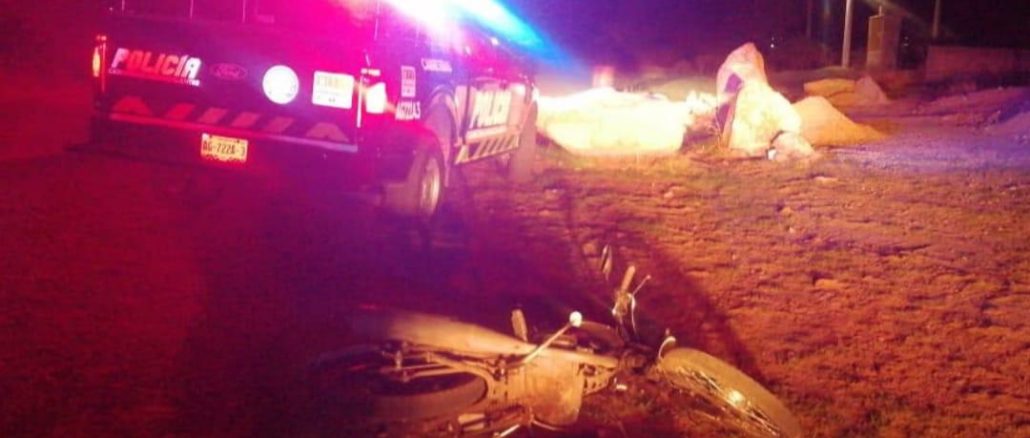 Policías Estatales atienden reporte de accidente tipo salida de camino en el que resultó lesionado un motociclista, en el Municipio de San José de Gracia