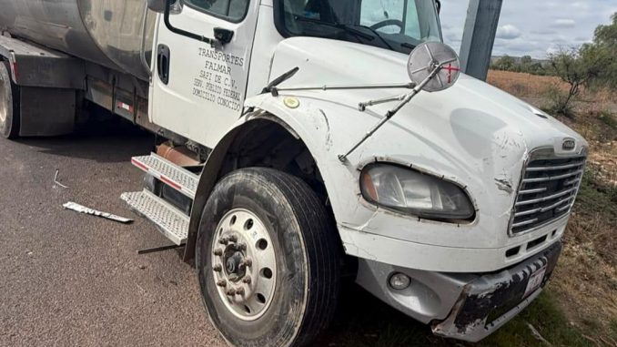 Choque en ángulo sobre la carretera estatal 48 fue intervenido por Policías Estatales