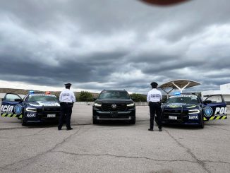 Policías Estatales recuperan en la puerta de seguridad norte un vehículo con reporte en el Estado de California, Estados Unidos