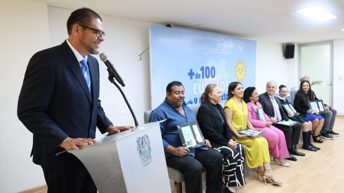 Niñas y Niños de cuarto de primaria publican libro con más de 100 Historias