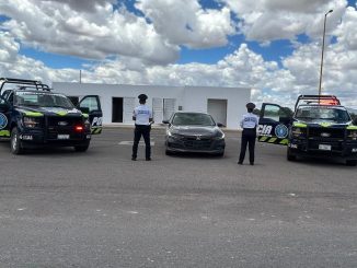 Policías Estatales recuperan en la Puerta de Seguridad oriente vehículo con reporte de robo en el Estado de Querétaro