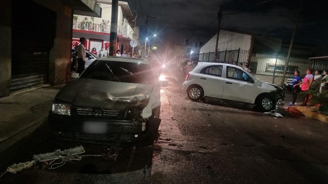 Policía Vial atiende accidente en el fraccionamiento Macías Arellano