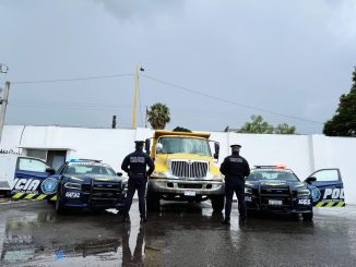 Policías Estatales aseguran en Buenavista de Peñuelas camión de volteo que presentaba anomalías en su número de serie