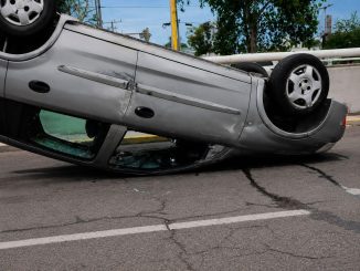 Policía Vial atiende choque tipo volcadura en Boulevard a Zacatecas