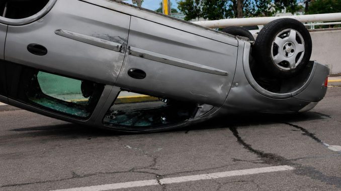 Policía Vial atiende choque tipo volcadura en Boulevard a Zacatecas