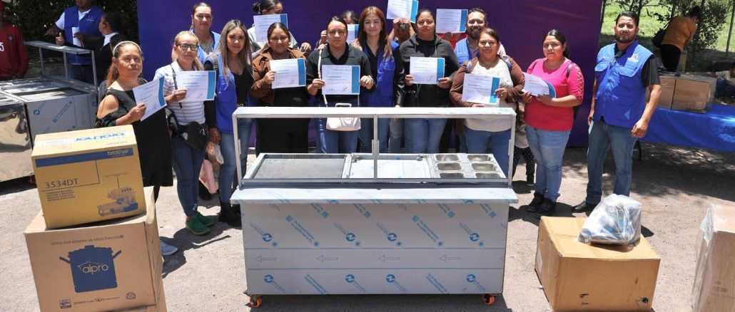Entregan apoyos para impulsar el Emprendimiento en familias de Aguascalientes