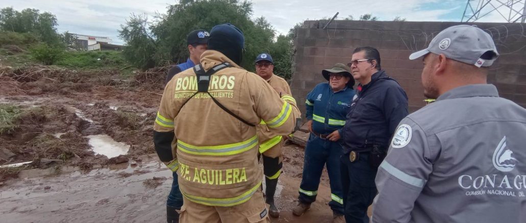Personal de la Coordinación Estatal de Protección Civil atiende reportes en el fraccionamiento Terra
