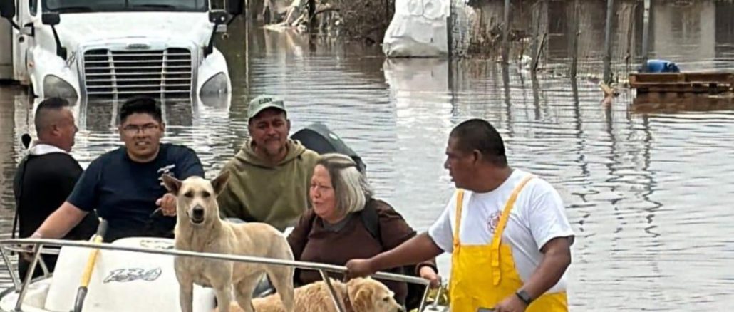 Atrapados por las lluvias, trabajadores y sus mascotas fueron rescatados en el Parque Industrial del Valle de Aguascalientes