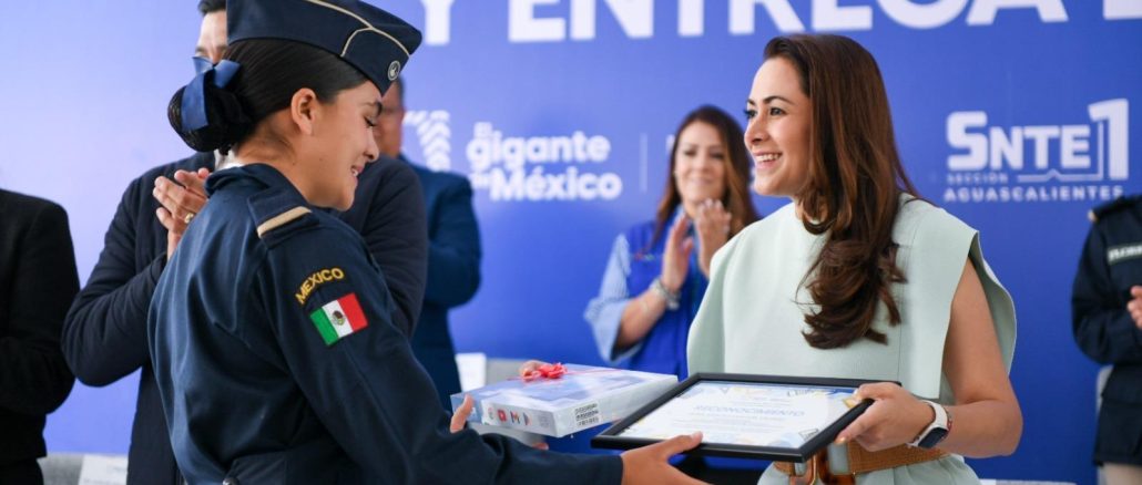 Gobernadora Tere Jiménez entrega nueva infraestructura educativa y Becas para impulsar el futuro de las y los jóvenes