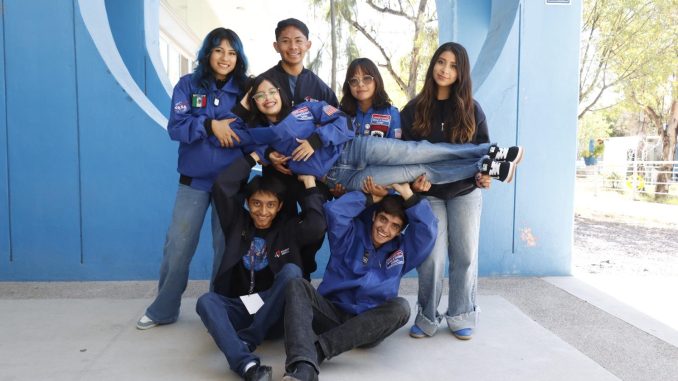 Ocho estudiantes de Aguascalientes visitan la NASA; ganaron su lugar tras competir contra mil aspirantes