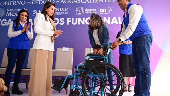 Tere y Aurora Jiménez entregan apoyos que devuelven movilidad e independencia a quienes más lo necesitan