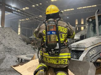 Bomberos Estatales sofocan el fuego de dos toneladas de rebaba de aluminio en una Empresa del PIVA
