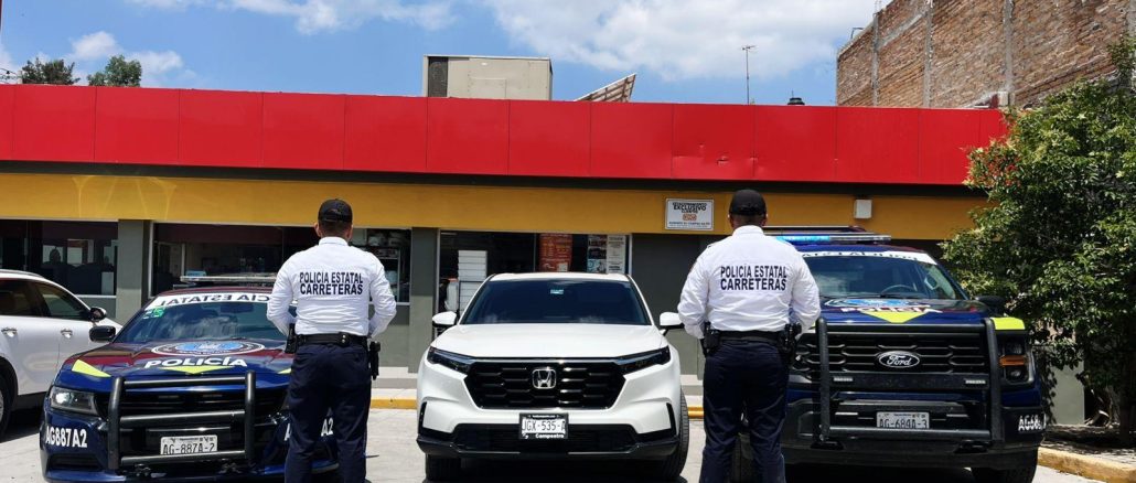 Policías Estatales de Carreteras recuperaron en Jesús María un vehículo que contaba con reporte de robo vigente en el Estado de Jalisco