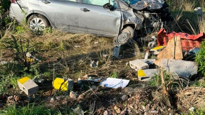 Policías Estatales de Carreteras intervienen accidente tipo salida de camino sobre la carretera estatal número 68