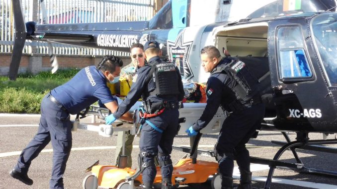 Helicóptero Halcón Uno traslada a lesionado de gravedad tras accidente en la carretera 70 poniente