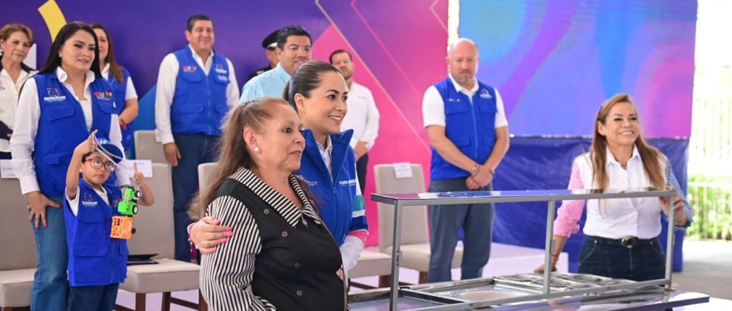 Gobernadora Tere Jiménez acerca programas y apoyos estatales a la comunidad Margaritas