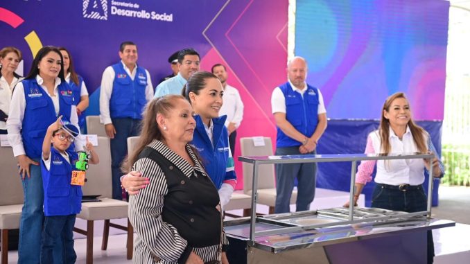 Gobernadora Tere Jiménez acerca programas y apoyos estatales a la comunidad Margaritas