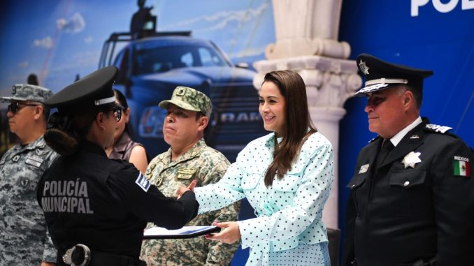 Gobernadora Tere Jiménez reconoce a Policías que hn destacado por su labor en beneficio de la Seguridad de Aguascalientes
