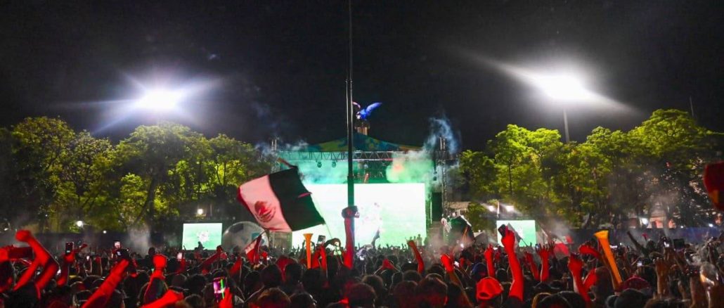 Fan Zone de Plaza Patria, abarrotada; miles festejan el triunfo del Tri y su pase a octavos de final