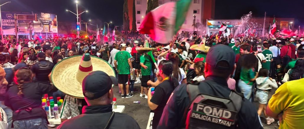 Operativo especial en la Glorieta de Benito Juárez por el triunfo de la selección mexicana ante el equipo de Ecuador