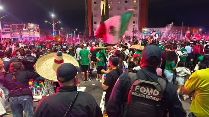 Operativo especial en la Glorieta de Benito Juárez por el triunfo de la selección mexicana ante el equipo de Ecuador
