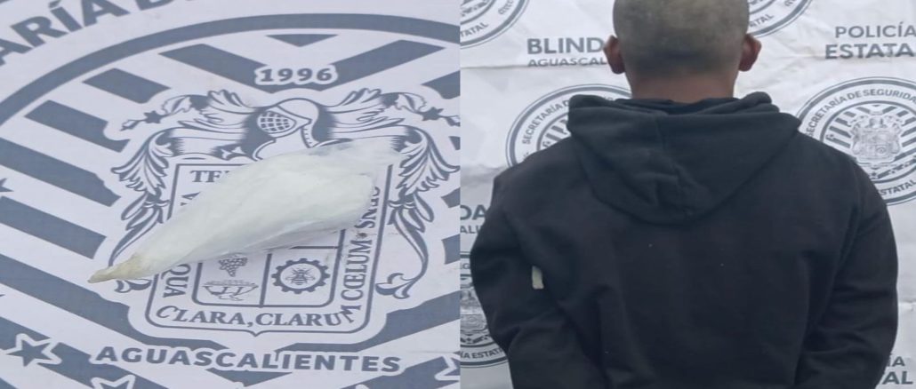 Uniformados de la Policía Metropolitana detienen a sujeto en el fraccionamiento La Ribera, con un envoltorio que contenía sustancia granulada